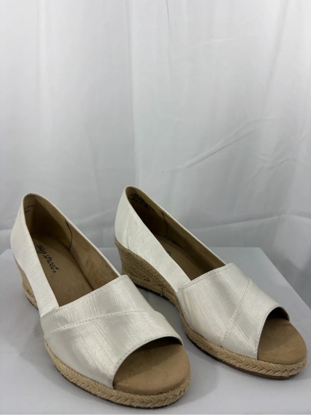 NWT Easy Street Women's Size 7.5 White Espadrille Wedge Peep-Toe Shoes